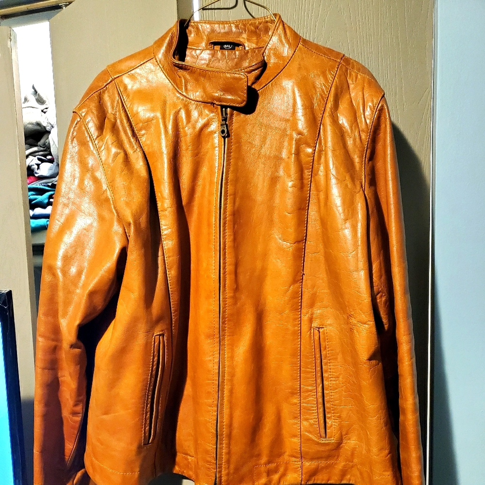 Woman's Leather Jacket 6x more so plus 20 to 22